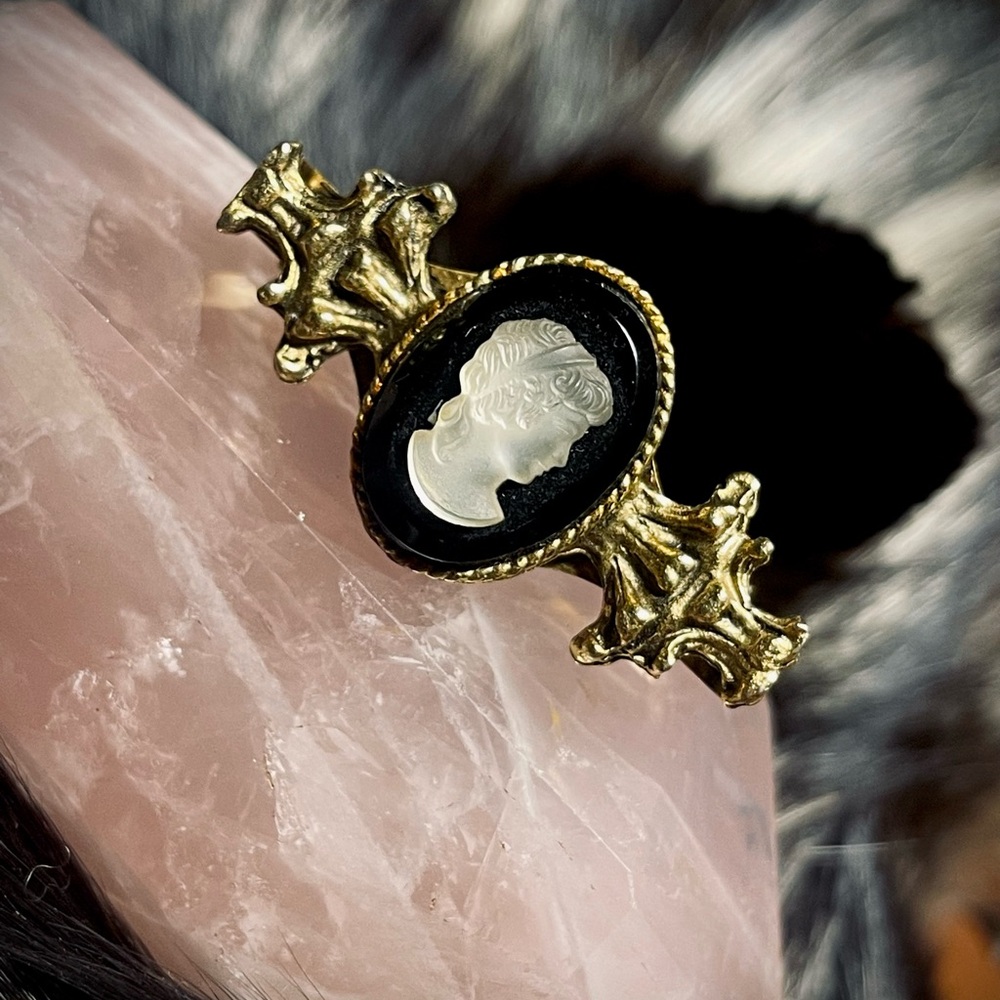 Vintage Gold and Black Cameo tie Clip
